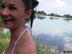 Arsch, Bikini, Tschechisch, Freundin, Lecken, Natürlichen titten, Zierlich, Nass