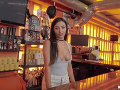 Enthousiasteling, Grote mammen, Bruinharig, Rondborstig, Hardcore, Openbaar, Realiteit, Tieten likken