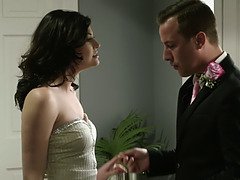 Grosse bite, Brunette brune, En levrette, Doigter, Seins naturels, Petite femme, Nénés, Mariage