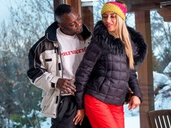 Amateur, Anal, Grosse bite, Sucer une bite, Interracial, Maigrichonne, Tatouage, Nénés