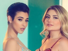 Grosser arsch, Blondine, Küssen, Lesbisch, Muschi, Rasiert, Strümpfe, Nass