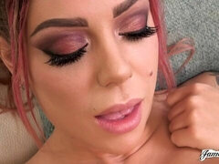 Culo grande, Tetas grandes, Tetona, Penetracion con dedos, Penetracion con puños, Lamidas, Tatuaje, Tetas