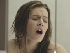 Smiling babe masturbates in the bathroom in HD solo video