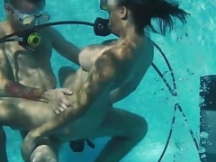 Cand moreovery Mike and moreover Lizzy super hot underwater 3some