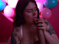 Amateur, Nana, Grosse bite, Gros seins, Brunette brune, Tir de sperme, Branlette thaïlandaise, Surprise
