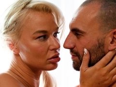 Arsch, Grosse titten, Blasen, Hundestellung, Handjob, Lecken, Milf, Strümpfe