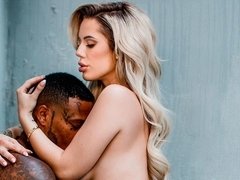 お尻, 黒人, ブロンド, フェラチオ, 手コキする, ハードコア, 異人種間, 淫乱熟女
