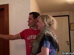 Gros seins, Plantureuse, Tchèque, Mamie, Mature, Seins naturels, Rasée, Nénés