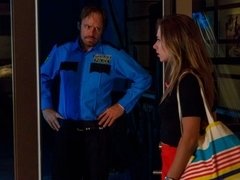 Blonde, Sucer une bite, En levrette, Poupée, Branlette thaïlandaise, Masturbation, Jarretelles, Dénudage