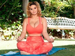 Leie, Wohlbeleibte schöne frauen, Grosser arsch, Grosse titten, Lingerie, Im freien, Solo, Entkleiden