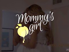 ブロンド, 顔面騎乗, 指いじり, レズビアン, なめる, 淫乱熟女, 母, オマンコ