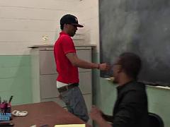 Grosser schwanz, Schwarz, Hochschule, Paar, Spermaladung, Schwarz, Lecken, Milf