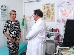 Grosser arsch, Grosser schwanz, Grosse titten, Blondine, Blasen, Vollbusig, Natürlichen titten, Krankenschwester