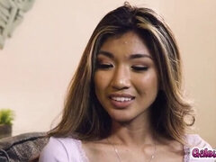 Aziatisch, Lesbisch, Likken, Natuurlijke tieten, Klein, Kut duiken, Tieten likken, Maagd