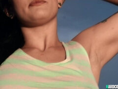 Gros seins, Sucer une bite, Brunette brune, Éjaculation interne, Hard, Actrice du porno