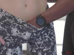 Anal, Verga grande, Garganta profunda, Estilo perrito, Gimnasio, Interracial, Flaco, Tatuaje