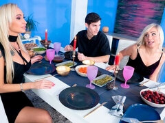 Rubia, Besar, Cocina, Tetas naturales, Coño, Afeitado, Zapatos, Adolescente