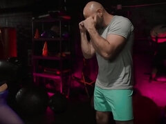 Arsch, Grosser arsch, Grosse titten, Sporthalle, Hardcore, Milf, Pov, Rau