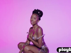 18 ans, Nana, Noire, Brunette brune, Plantureuse, Noir ébène, Lingerie, Solo