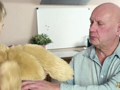 Gros seins, Sucer une bite, Groupe, Hard, Léchez, Avaler, Adolescente, Plan cul à trois