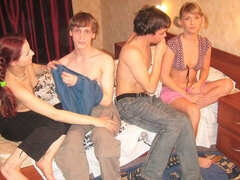 Amateur, Gros cul, Grosse bite, En levrette, Le plan cul à quatre, Fait maison, Fête, Nénés