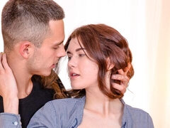 Sucer une bite, Brunette brune, En levrette, Embrassement, Léchez, Chatte, Adolescente, Nénés