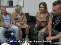 Blonde, Sucer une bite, Brunette brune, Tchèque, Lunettes, Hard, Mère que j'aimerais baiser, Échange d'épouses