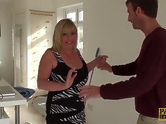 Grosse titten, Blondine, Britisch, Lecken, Reif, Muschi, Rau, Strümpfe