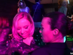 Rubia, Morena, Besar, Orgía, Fiesta, Estrella porno, Coño, Mojado