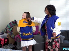 Grosse titten, Schwarz, Blasen, Schwarz, Küssen, Lesbisch, Lingerie, Tätowierung