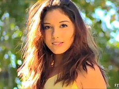 Melody Wylde masturbates in public