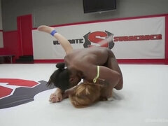 アナル, 緊縛, 黒人, 女, フェムドム, 指いじり, Hd, 陵辱