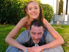 Sucer une bite, Mignonne, Fille, Pigtail, Rousse roux, Rasée, Maigrichonne, Pute