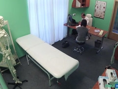 Blasen, Arzt, Hundestellung, Fingern, Handjob, Lecken, Krankenschwester, Pov