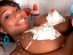 Большая жопа, Большие сиськи, Черные, Брюнетки, Черненькие, Мастурбация, Соло, Тугие