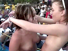Ванна, На природе, Вечеринка, На публике, Бритые, Сиськи