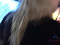 素人, ブロンド, 足, スカート, おもらし, オッパイの, おもちゃ, スカートのぞき