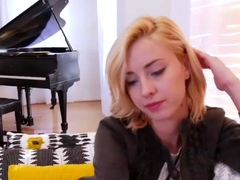 Smoking hot blonde is ready to do porn