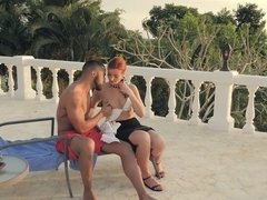 Gevangen, Interraciaal, Latijnse vrouw, Natuurlijke tieten, Biljart, Kut duiken, Roodharige vrouw, Slikken