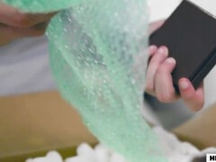 Amerikanisch, Arsch, Blasen, Braunhaarige, Betrug, Schwanz, Natürlichen titten, Titten