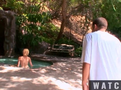 Blondine, Blasen, Knallhart, Lecken, Im freien, Party, Pool, Muschi