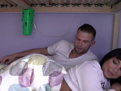 Chambre à dormir, Sucer une bite, Brunette brune, Queue, Faciale, Bâillonner, De plein air, Mouillée