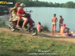 アナル, ビキニ, ブロンド, 顔射, お金, アウトドア, 公共, 三人