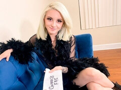 Branlette thaïlandaise, Lingerie, Masturbation, Solo, Dénudage, Tatouage, Adolescente, Jouets