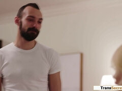 69, アナル, デカパイ, 巨乳な, イマラチオ, 手コキする, シーメール, タトゥー