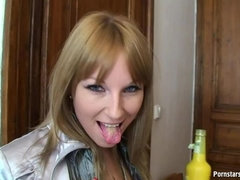 Rubia, Comida, Desnudo, Satén, Solo, Medias largas, Mojado