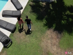 Blasen, Aufs gesicht abspritzen, Interrassisch, Lecken, Masturbation, Milf, Natürlichen titten, Im freien