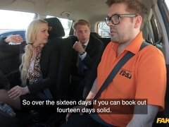 Grote lul, Grote mammen, Blond, Pijpbeurt, Rondborstig, Auto, Lesbisch, Rijpe lesbienne