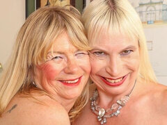 Gros cul, Noire, Doigter, Embrassement, Mature, Chatte, Rasée, Dénudage