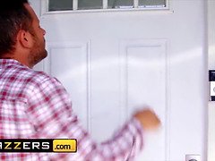 Grosse bite, Gros seins, Sucer une bite, En levrette, Léchez, Rasée, Fils, Nénés